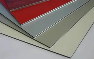 鋁塑板的材料性質(zhì)與金屬建筑裝飾制造應(yīng)用解析